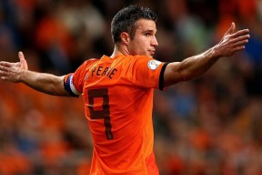 爱游戏游戏平台-震撼足球门将三连扑上演神迹，足球连进3球叫什么