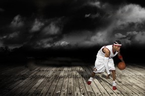 爱游戏数字体验-球员在比赛中展现高超技艺，带领球队获胜，球员在赛场上挥洒的青春的汗水