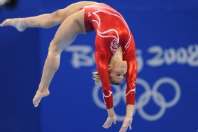 爱游戏下载-拜仁慕尼黑客场3-1战胜云达不莱梅，豪取四连胜，拜仁慕尼黑4231