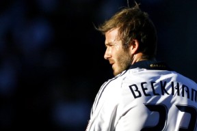 爱游戏在线-广州队惊险战胜北京首钢，焦泊乔贡献关键封盖