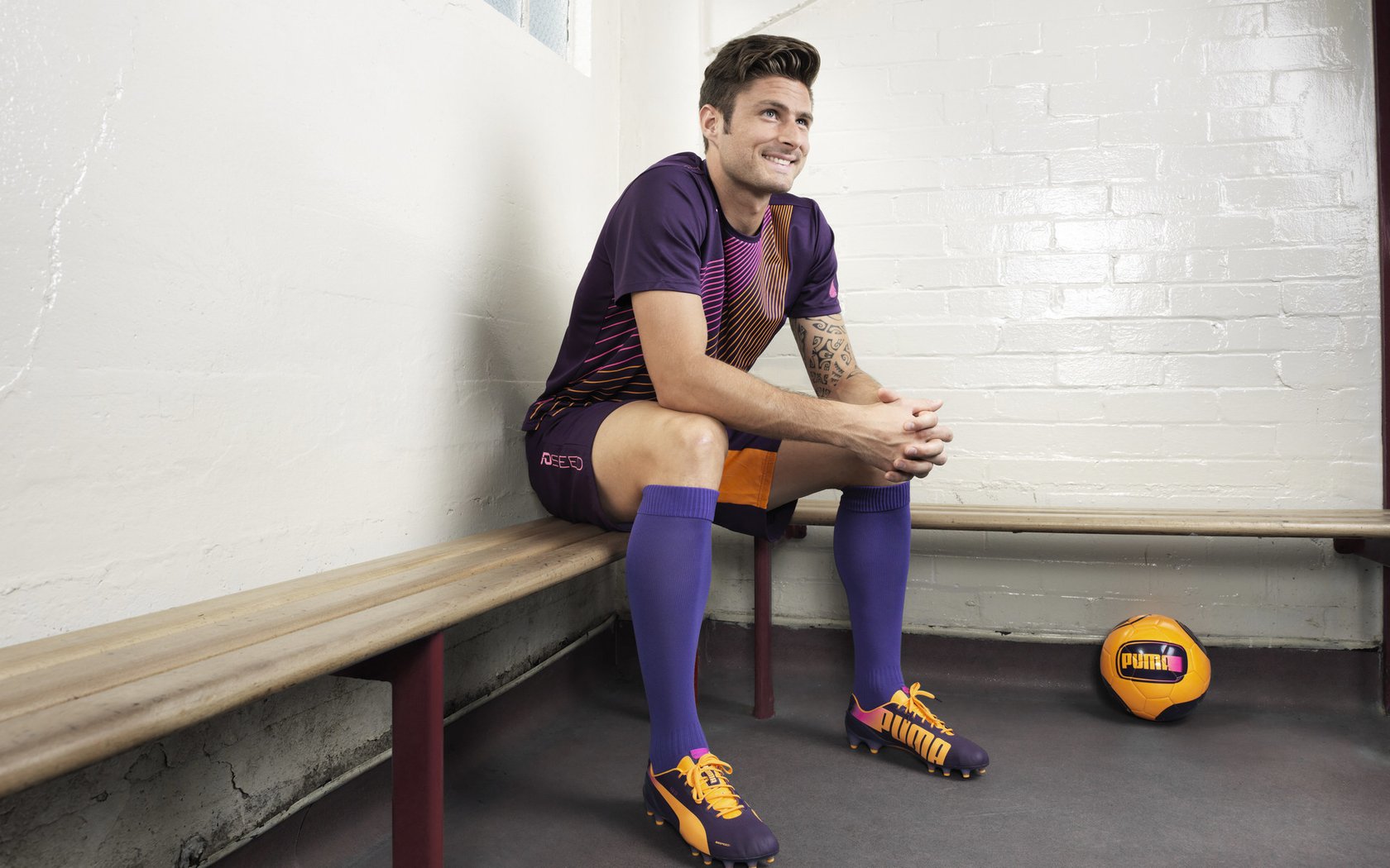 年轻主帅是否正成为联赛创新核心动力，足球史上最年轻主教练